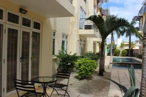 Spacious 3-Bedroom Apartment - Walk to Flic en Flac Beach
