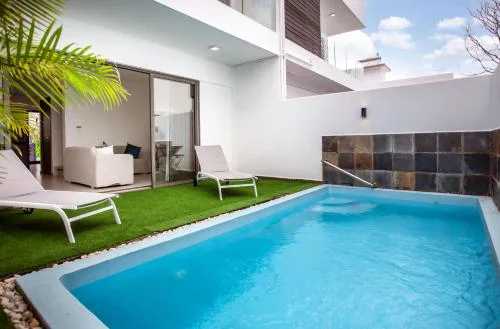 Stylish Central Three Bed Duplex with Private Pool