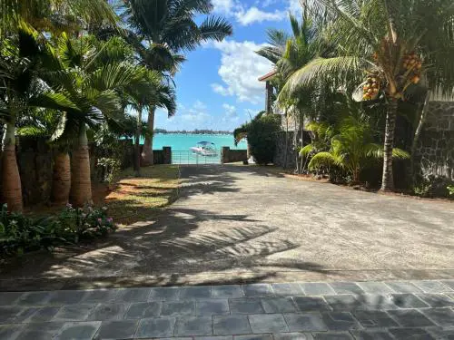 Bay Complex (The)