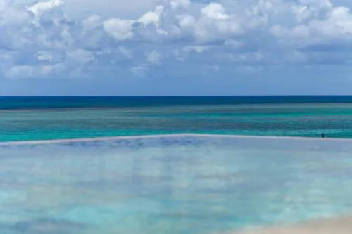 Beautiful 3 bed-room beachfront penthouse
