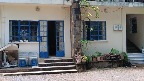 Chez Leone