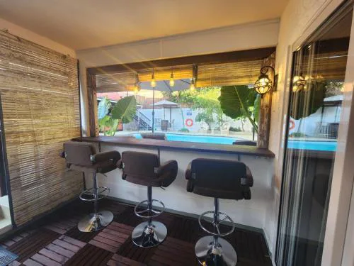 Cozy Apt near Beach with Fine Cuisine & Pool TRR4