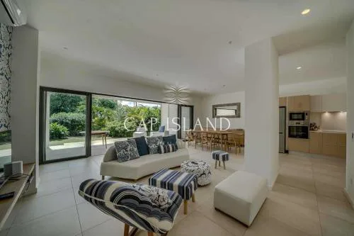 Garden level apartment, beach 8min walk