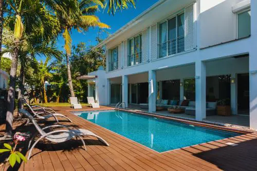 Luxurious 5 Bedroom Villa - Private Beach Access