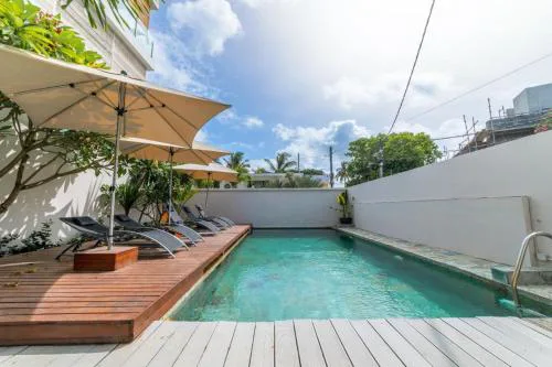 Modern 2-Bed Sleeps 4 with Balcony