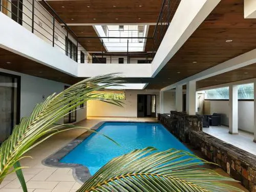 Modern Apt with Pool, Gym & Dedicated Office - GBHC6