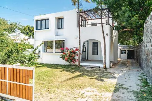 Moya Bay - 3 Bedroom Waterfront House