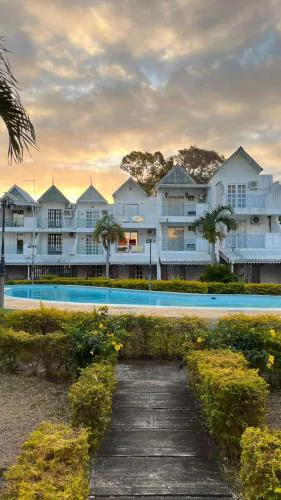 Pereybere 3 Bedroom Beach Apartment
