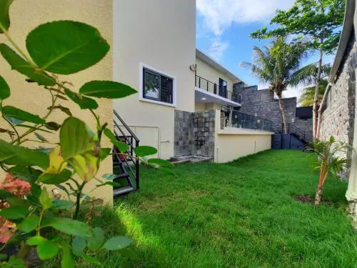 Royal Residence B2 - Gated Semi Detached Villa In Pereybere