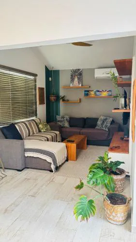 Sunshine & Serenity Suite-Private parking and Pool-Grandbaie