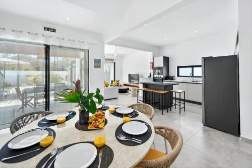 Villa moderne avec piscine privée, Plage à 5 mins