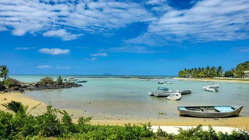 Charming Seafront Duplex - Seaview & Beach Access