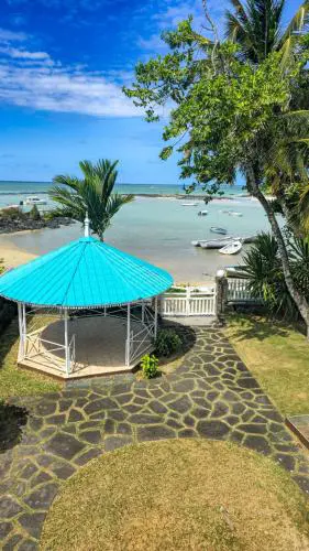 Picturesque Seafront Duplex - Seaview & Beach Access