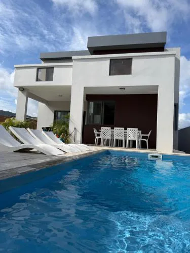Casa Blue Print Mahebourg Villa moderne avec piscine