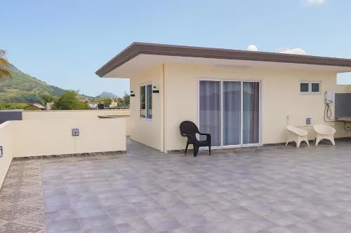 Gracious Haven - Fully Equipped Rooftop with private terrace house in Saint-Pierre, Moka