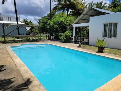 Tropical Garden Hideaway - Stonecutter