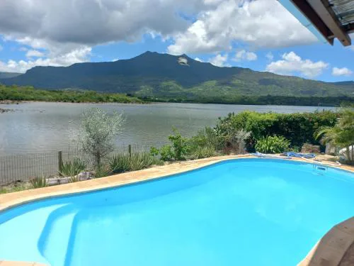 21LG Ilot Fortier M Sea Front and Swimming pool