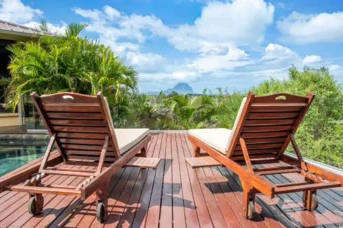 3 private bedrooms with panoramic views of Morne