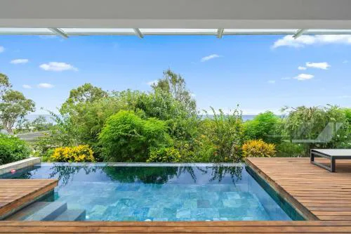 Luxury Apartment with Private Pool by Sealodge