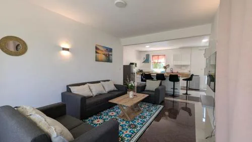 Tamarin APT 3 wPool- 4 min from Beach