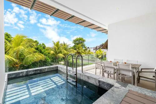 Vesper Beach - Luxury Beachfront Apartment