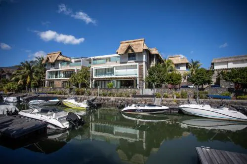 Waterfront Apartment in Marina with sea Access