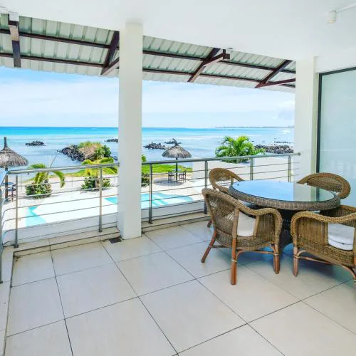 Beachfront Apartment - View to Die For