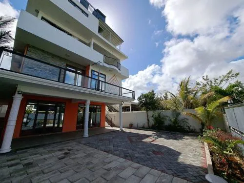 Aron Residence