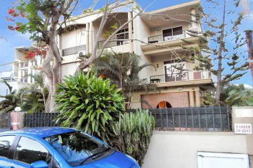 Cozy studio in Trou-aux-Biches 35 m² with lovely garden balcony