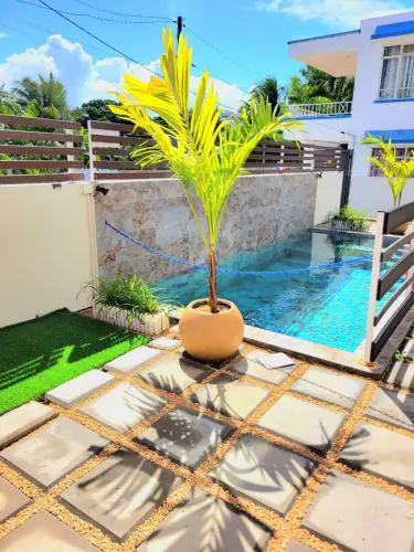 Freesia 2 Apartment - Pool, 3min Walk to Beach & Shops