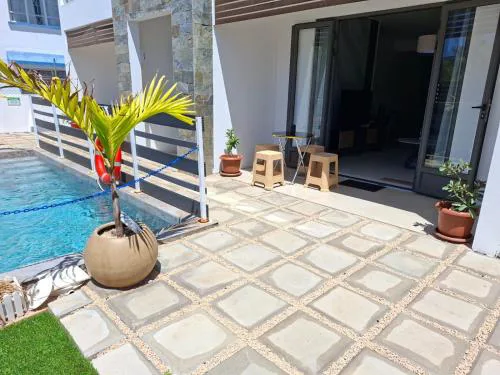 Freesia 3 Apartment - Pool, 3min Walk to Beach & Shops