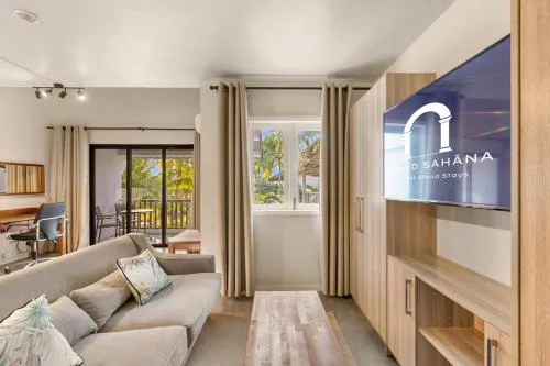 Grand Sahāna 16 - 1BR Beachfront Apartment with Balcony - Work from Paradise - Digital Nomad