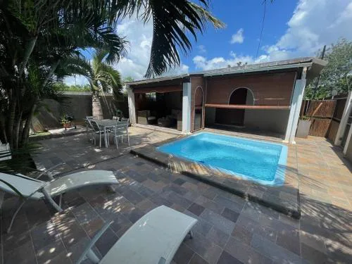 Jolie petite villa à Trou aux biches à 200 m de la plage