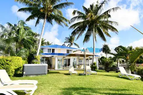 Villa Maya oceanfront with pool, jaccuzzi, wifi, jets in bathroom