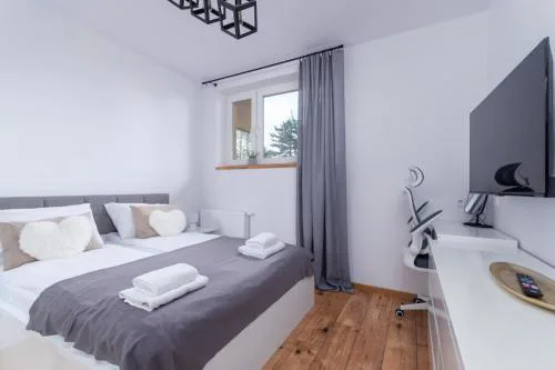 Termy Cieplice Apartment by BookingHost