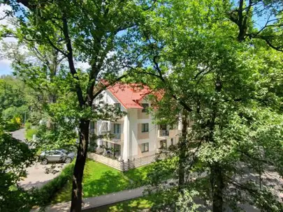 Apartamenty Sun&Fun Rezydencja Pod Dębami Nad Łomnicą 1B i 2B- blisko centrum, dworca PKP, sklepów w otoczeniu zieleni