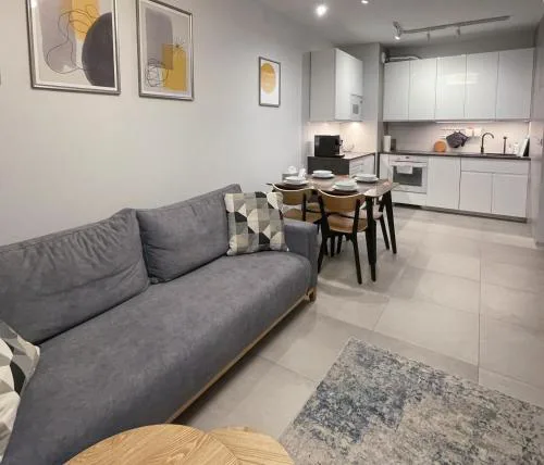 Apartament Cudovny z własnym ogródkiem i miejscem parkingowym w garażu
