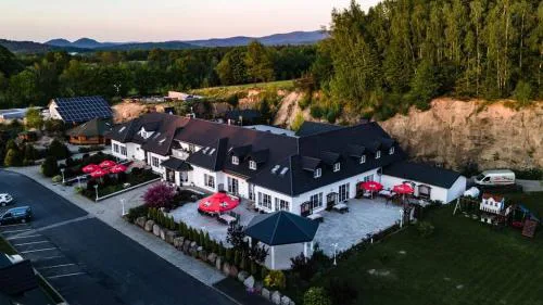 Dwór Skalny Apartamenty, Pokoje i Restauracja Karczma Skalna