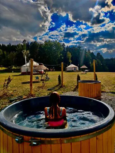 Glamping Niebiańska Osada Jurty Dolnośląskie