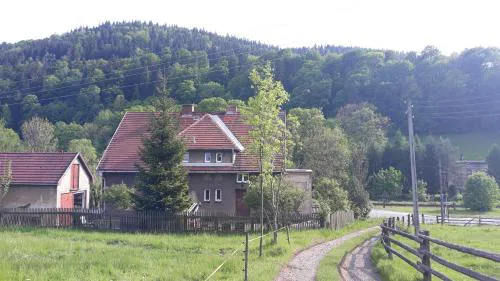 Modrasówka, Świerkowe Przysiółki w Górach Sowich