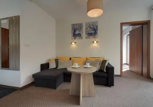 Beżowy i Nowoczesny Apartament Sun Seasons 24 w Szklarskiej Porębie by Noclegi Renters
