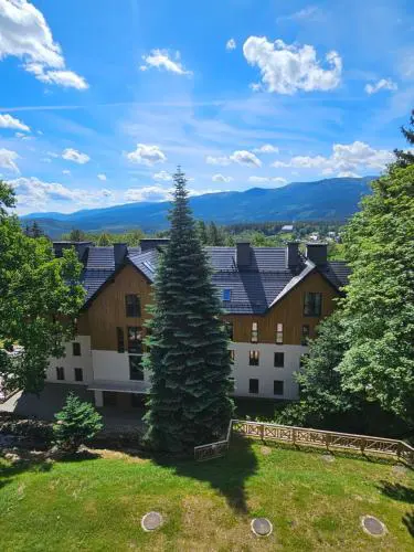 Pine Point Apartament with shared Pools, Jacuzzi, Sauna & Gym