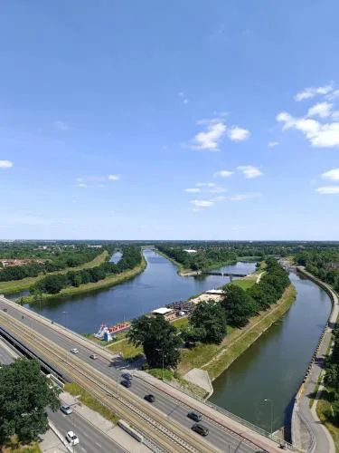 17th Floor with River View Panorama