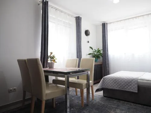 Adobe Apartment - przytulny i free parking