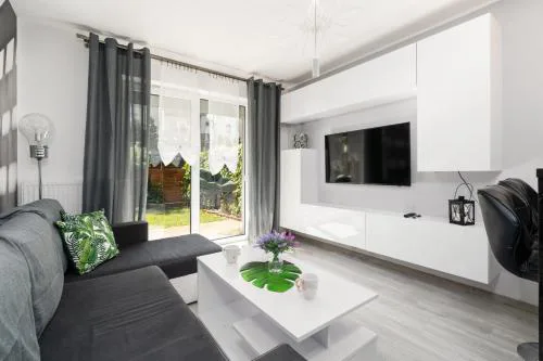 Apartament Konduktorska z Parkingiem i Ogródkiem - w spokojnej dzielnicy by Noclegi Renters