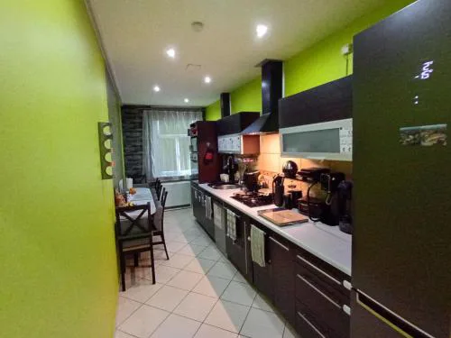 APARTAMENT VENGE -CAŁE MIESZKANIE 46m2 NA WYŁĄCZNOŚĆ - Z JEDNĄ SYPIALNIĄ I JEDNYM SYPIALNO-SALONEM -3 PIĘTRO BEZ WINDY- REZERWACJA BEZ KARTY KREDYTOWEJ-KLIMATYZACJA-NETFLIX-2 ŁÓŻECZKA DZIECIĘCE, BEZPŁATNY PARKING PUBLICZNY NA MONITOROWANYM PODWÓRZU