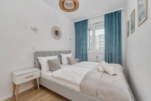 Blue Sky Apartment with Parking & Balcony by Noclegi Renters