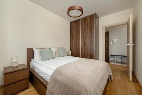 Exceptional Apartment with Parking for 6 Guests by Noclegi Renters