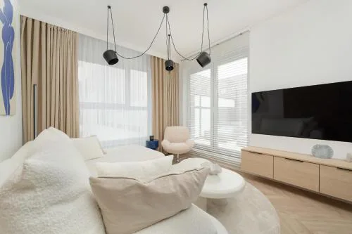 Gwiaździsta Elegant Apartment for 6 Guests with Balcony & Parking by Noclegi Renters