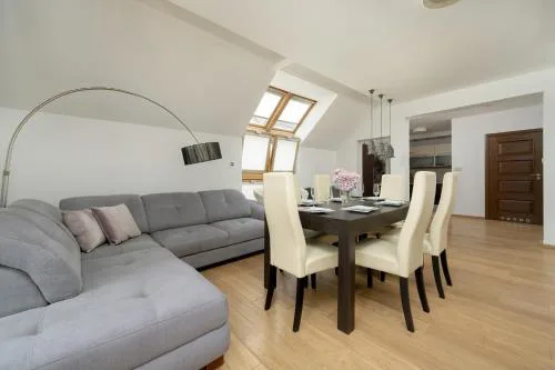 Jasny Dwupoziomowy Apartament we Wrocławiu by Noclegi Renters